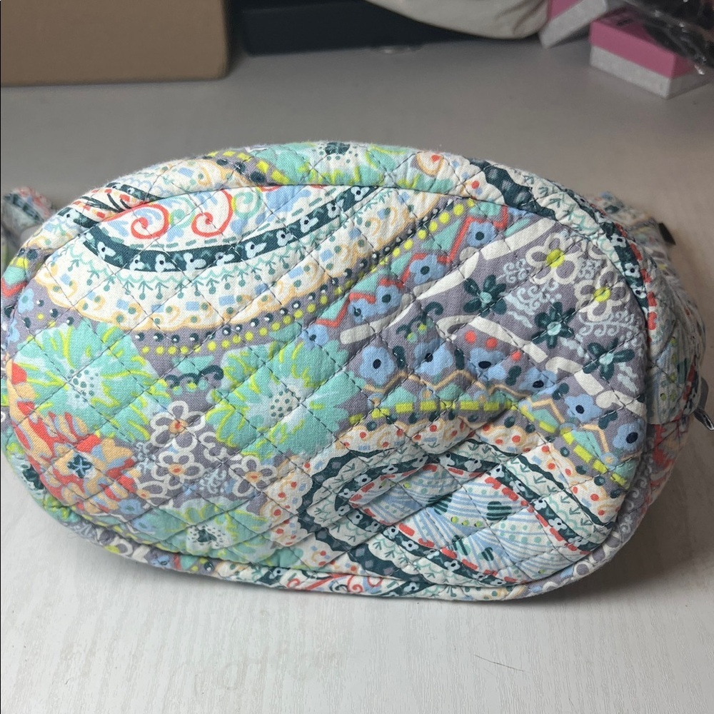Vera Bradley Paisley Quilted Crossbody Bag D 01 - Picture 4 of 6